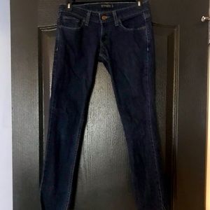 Retro Levi’s slim skinny jeans.